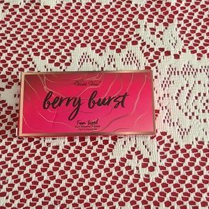 Violet Voss eyeshadow palette